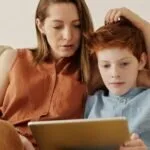 Intelligenza artificiale e bambini: la guida pratica per i genitori
